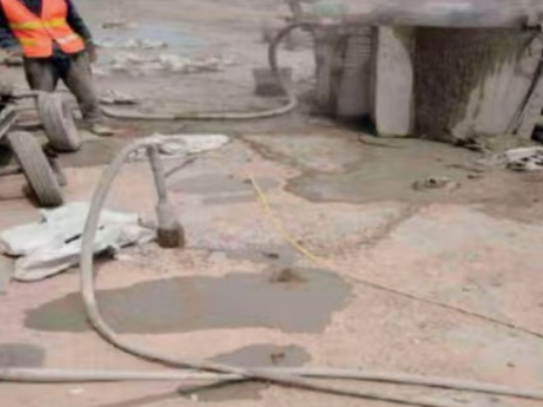 壶关水泥混凝土路面板底注浆技术 路面脱空注浆整治方案